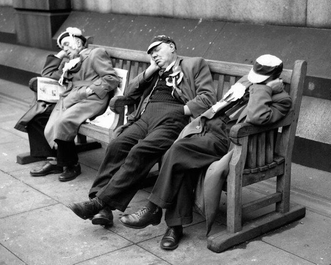 manchester-city-supporters-having-a-nap-in-trafalgar-square-before-their-1956-fa-cup-final-v-birmingham-city.jpg